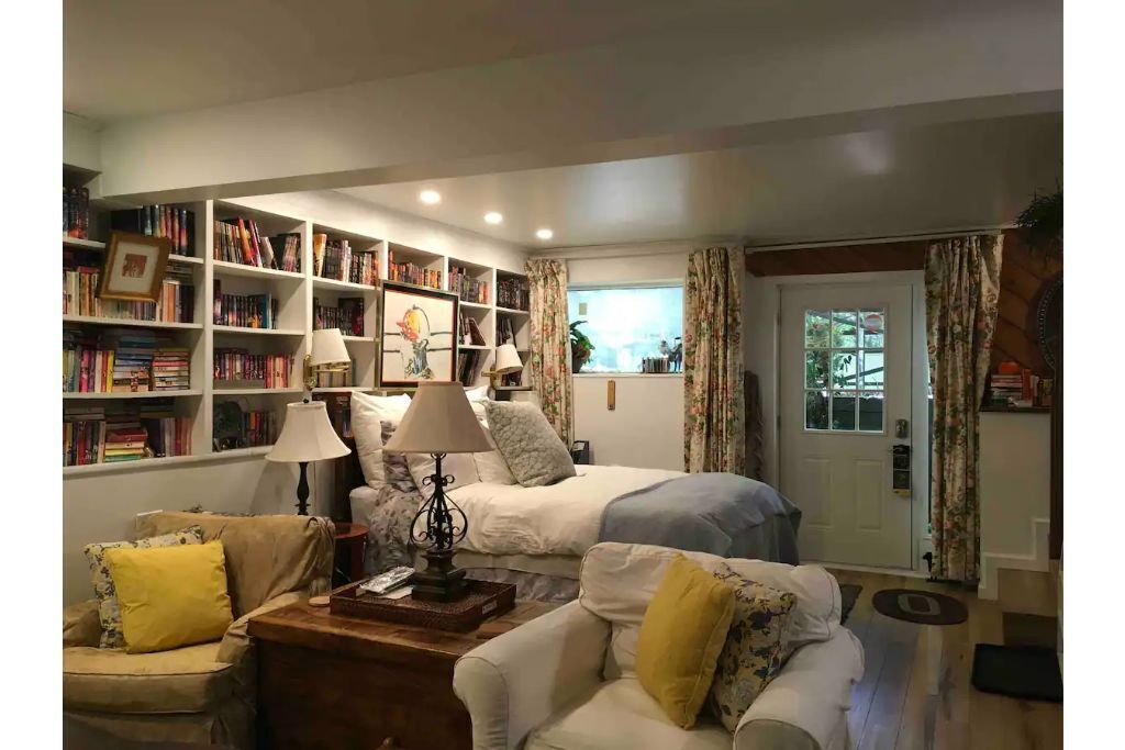 You may never want to leave hot tub & fireplace