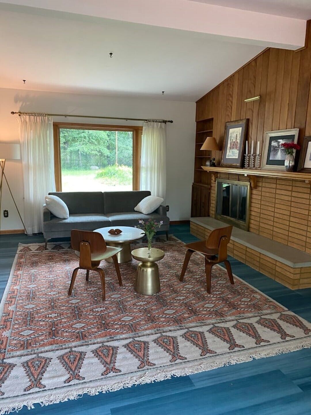 River Retreat in Mid-Modern Home in Park Setting