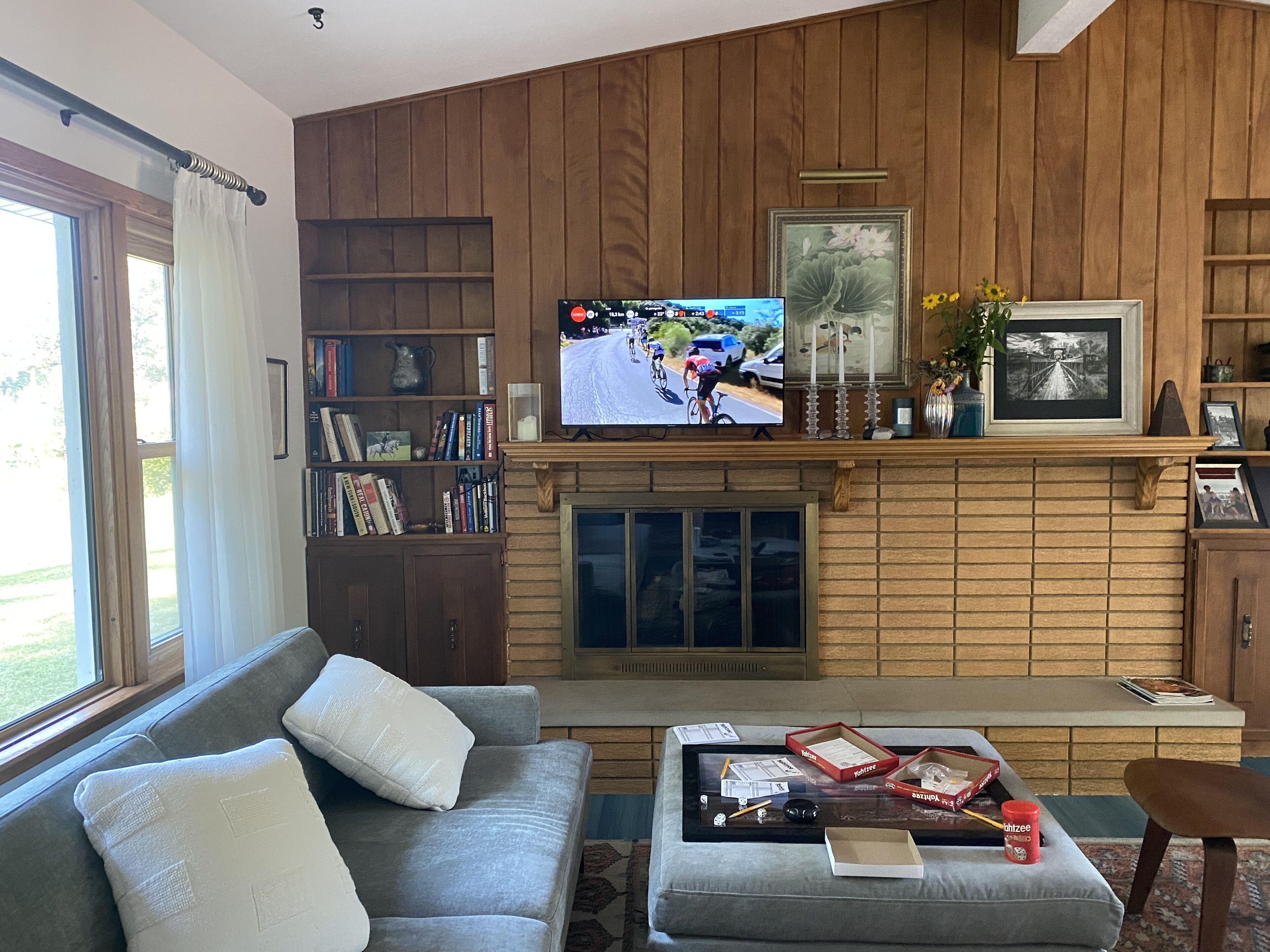 River Retreat in Mid-Modern Home in Park Setting