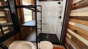 Secador de pelo y toallas