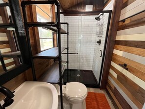 Secador de pelo y toallas