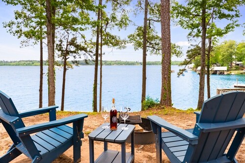Cozy Cedar Waterfront Cabin 10 on Toledo Bend