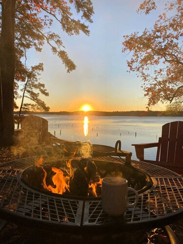 Cozy Cedar Waterfront Cabin 10 on Toledo Bend