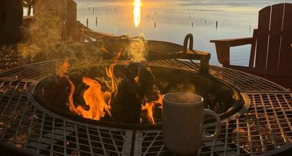 Cozy Cedar Waterfront Cabin 10 on Toledo Bend