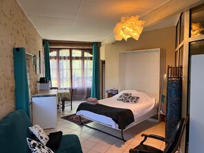 1 chambre, fer et planche à repasser, Wi-Fi gratuit, draps fournis