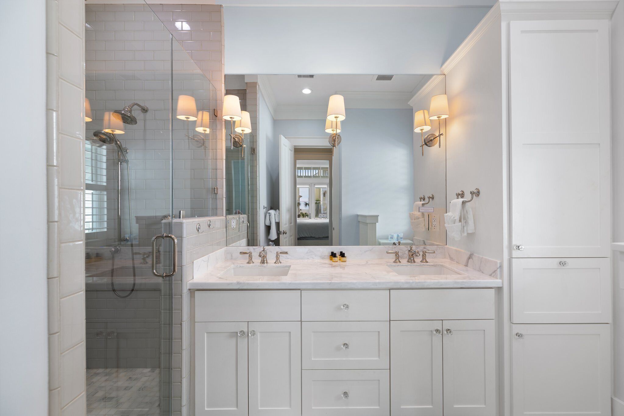 Beachtown Chic Cottage - 4 Bed/3 Baths - With a view of the ship channel!