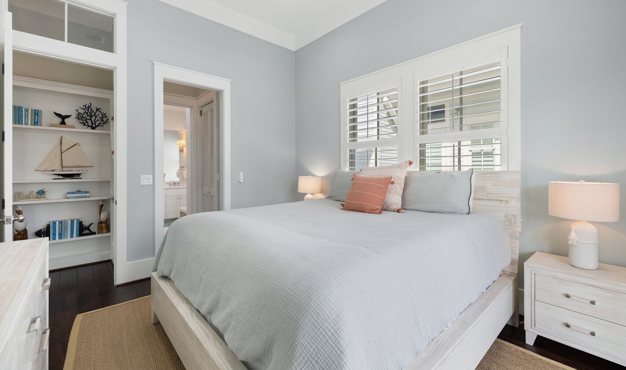 Beachtown Chic Cottage - 4 Bed/3 Baths - With a view of the ship channel!