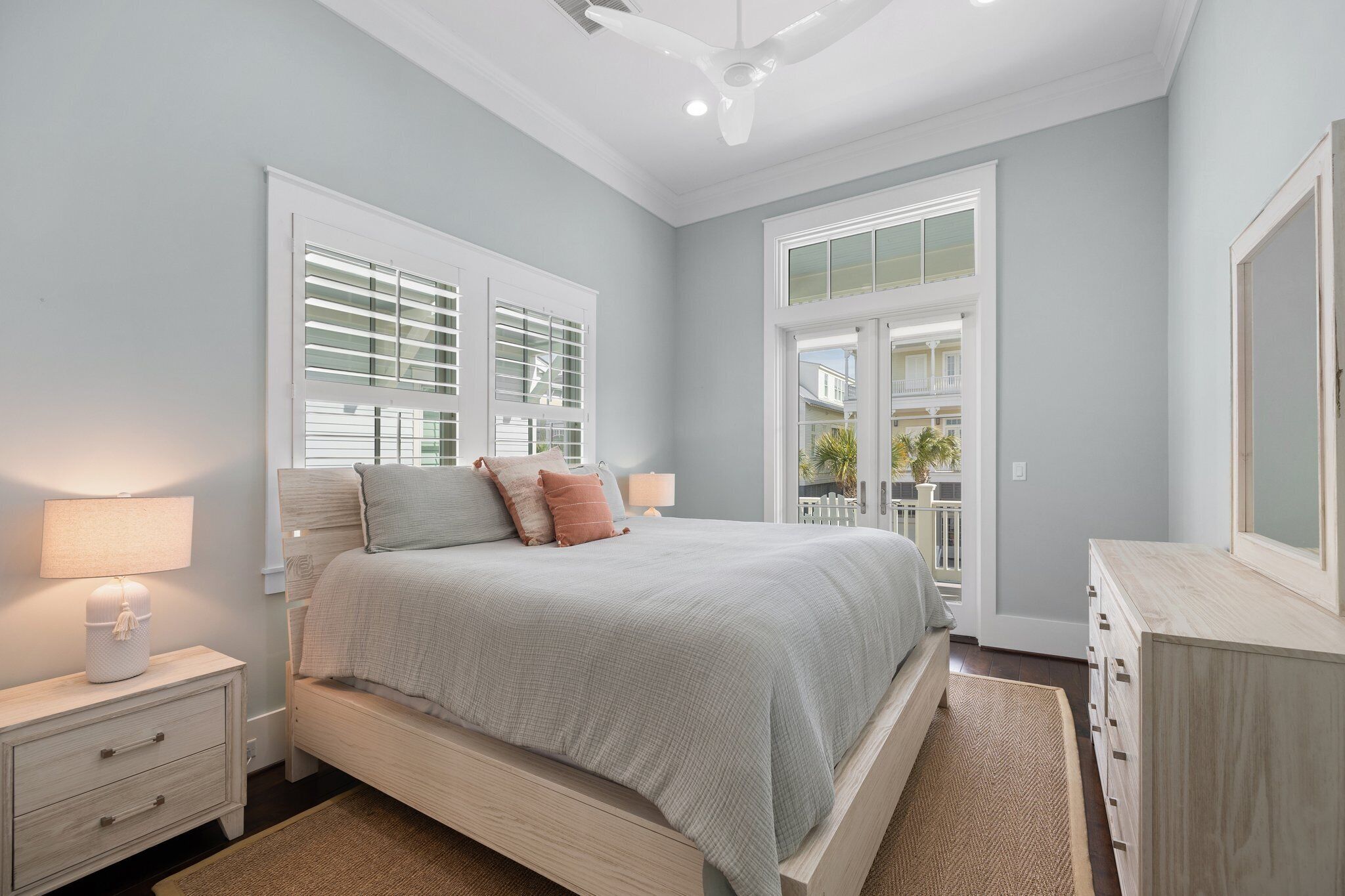 Beachtown Chic Cottage - 4 Bed/3 Baths - With a view of the ship channel!