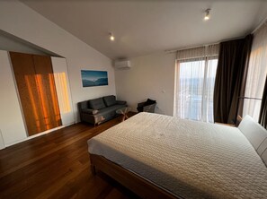 4 chambres, bureau, fer et planche à repasser, accès au Wi-Fi (inclus)