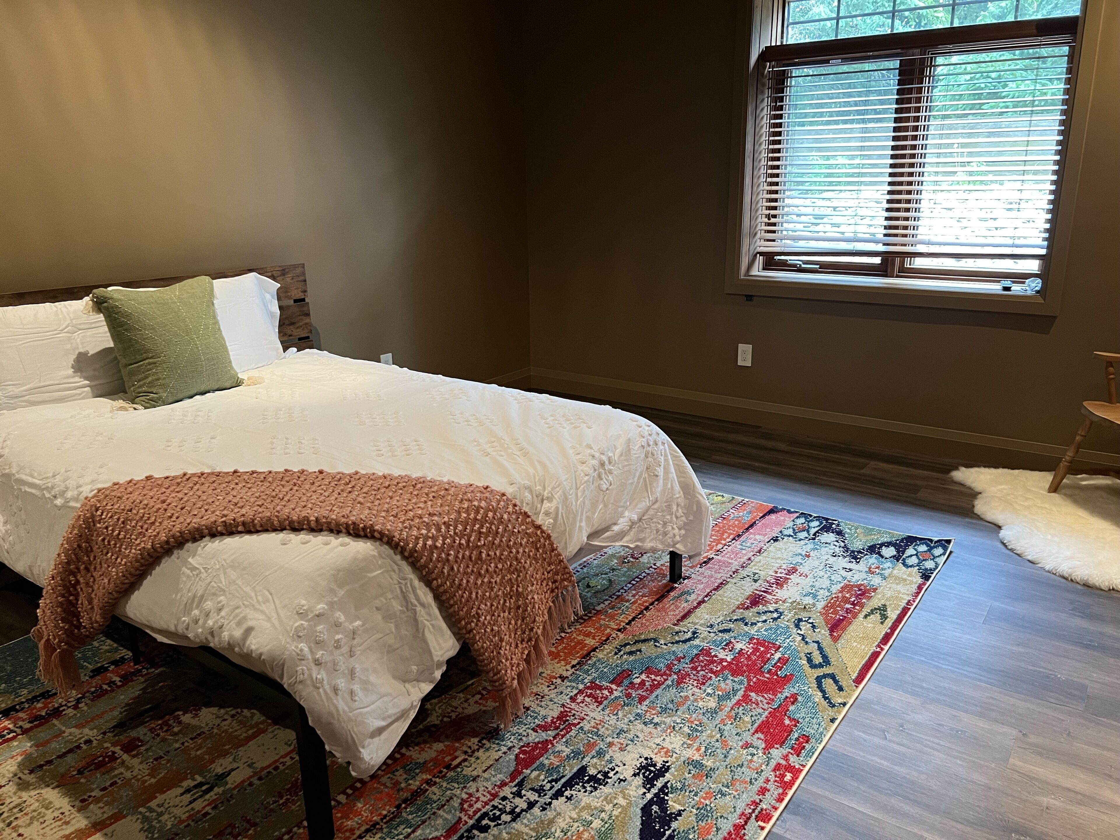 Beautiful Country Estate w/ hot tub, beach access, close to popular towns