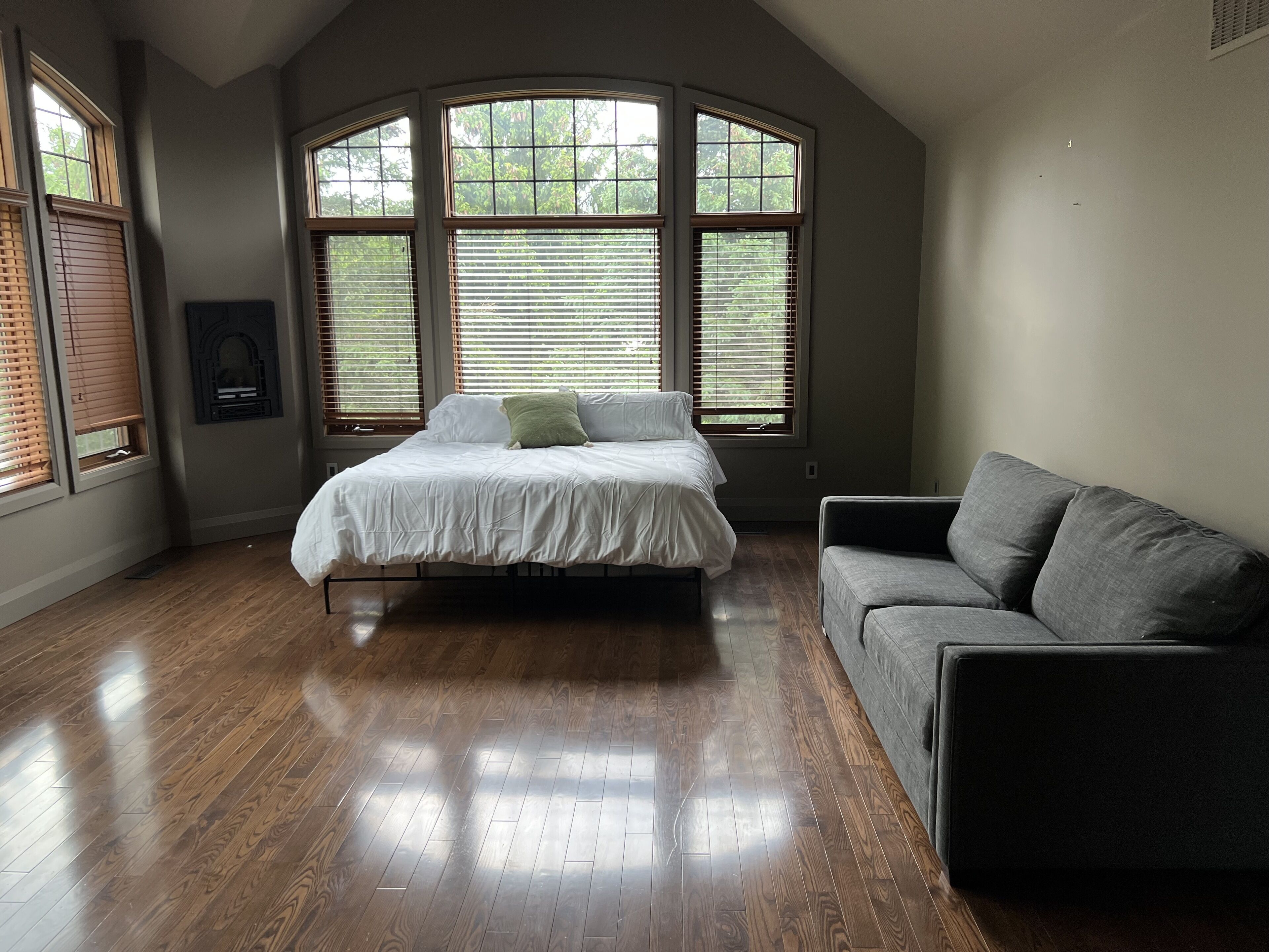 Beautiful Country Estate w/ hot tub, beach access, close to popular towns