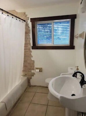 Shower, hair dryer, towels, soap - Cozy & Private Home at US Coral Reef Capital (Key Largo)