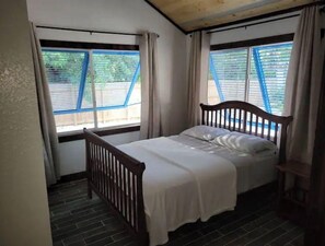 4 bedrooms, iron/ironing board, free WiFi, bed sheets - Cozy & Private Home at US Coral Reef Capital (Key Largo)
