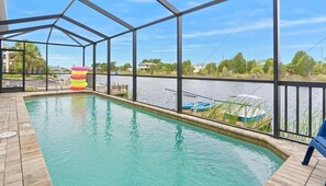 Piscina a l'aire lliure i piscina climatitzada