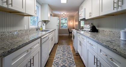 North Georgia Cottage minutes from Blue Ridge and McCaysville!