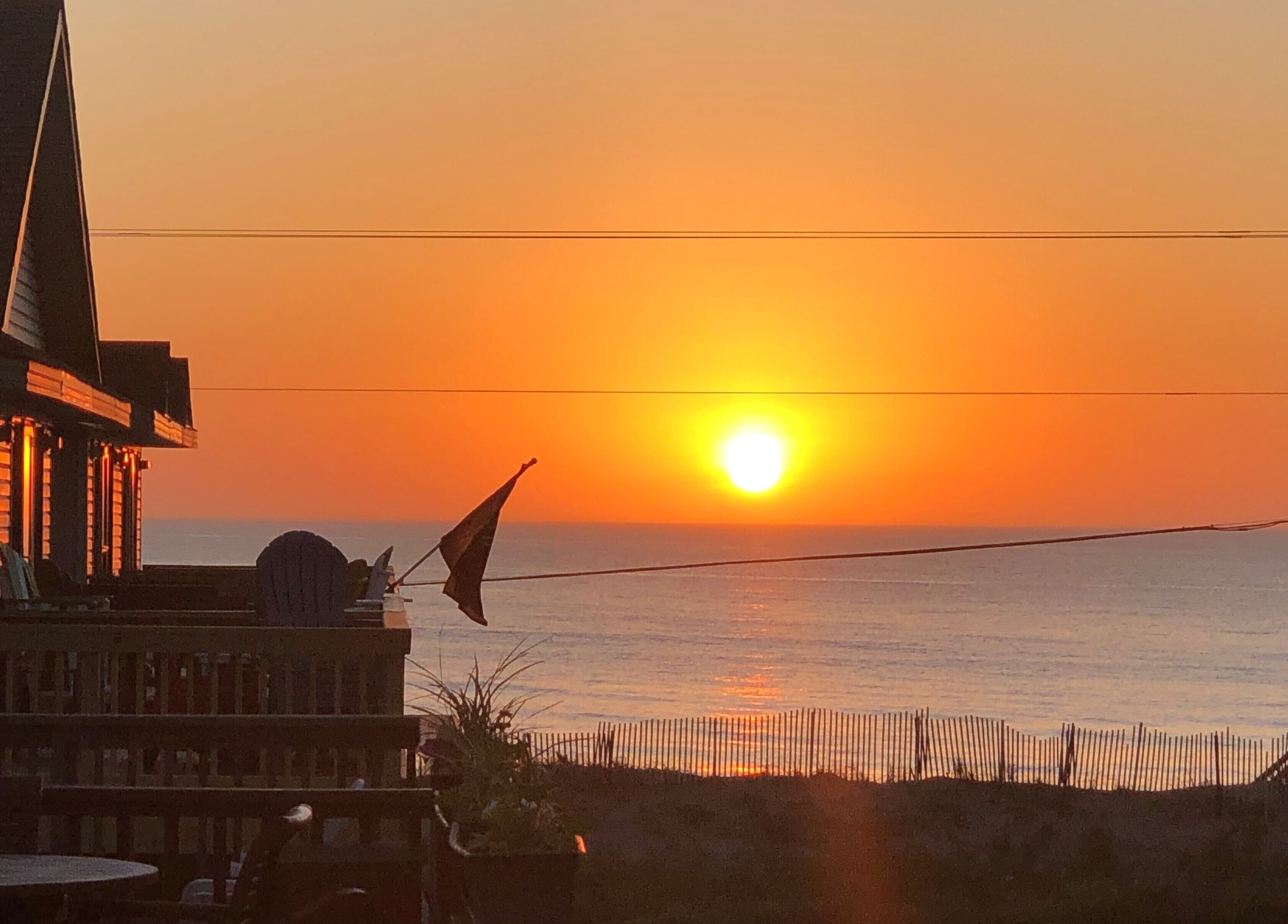 Oceanside Oceanview Townhome - Walk to Beach - Sleeps 8