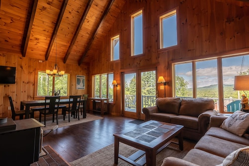 Rangeley 4-Season Retreat – Water and Sunset Views – Wood Stove – Game Room