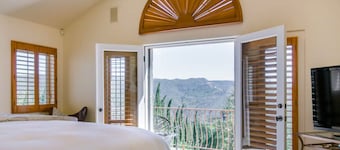 The Vista Malibu Mountaintop Retreat Villa & Garden