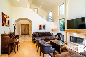Smart TV, fireplace, DVD player