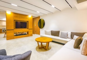 Superior Villa, 3 Bedrooms, Private Pool, Sea View | Egyptian cotton sheets, premium bedding, down comforters