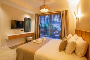 Superior-Villa, 3 Schlafzimmer, eigener Pool, Meerblick | Bettwäsche aus ägyptischer Baumwolle, hochwertige Bettwaren