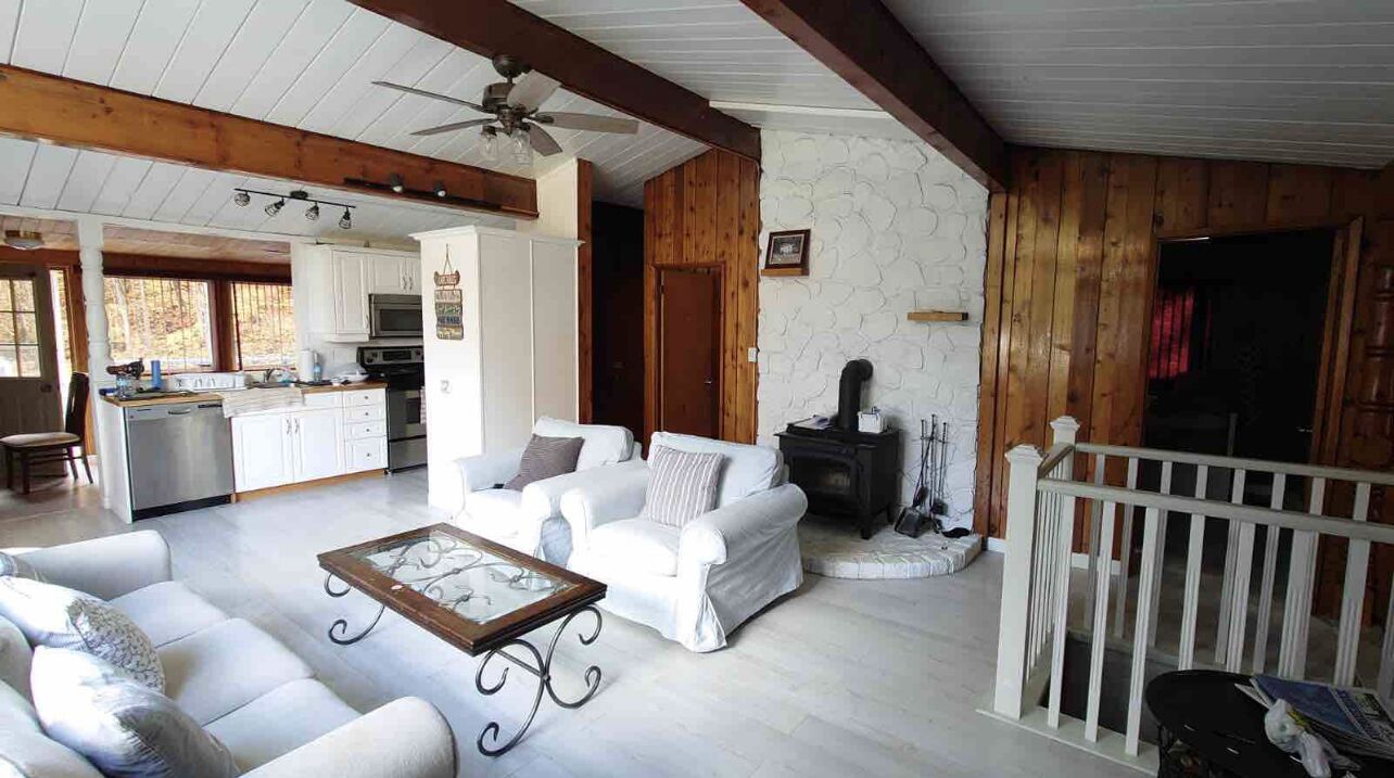 Cozy Lakefront Retreat on 5 Acres