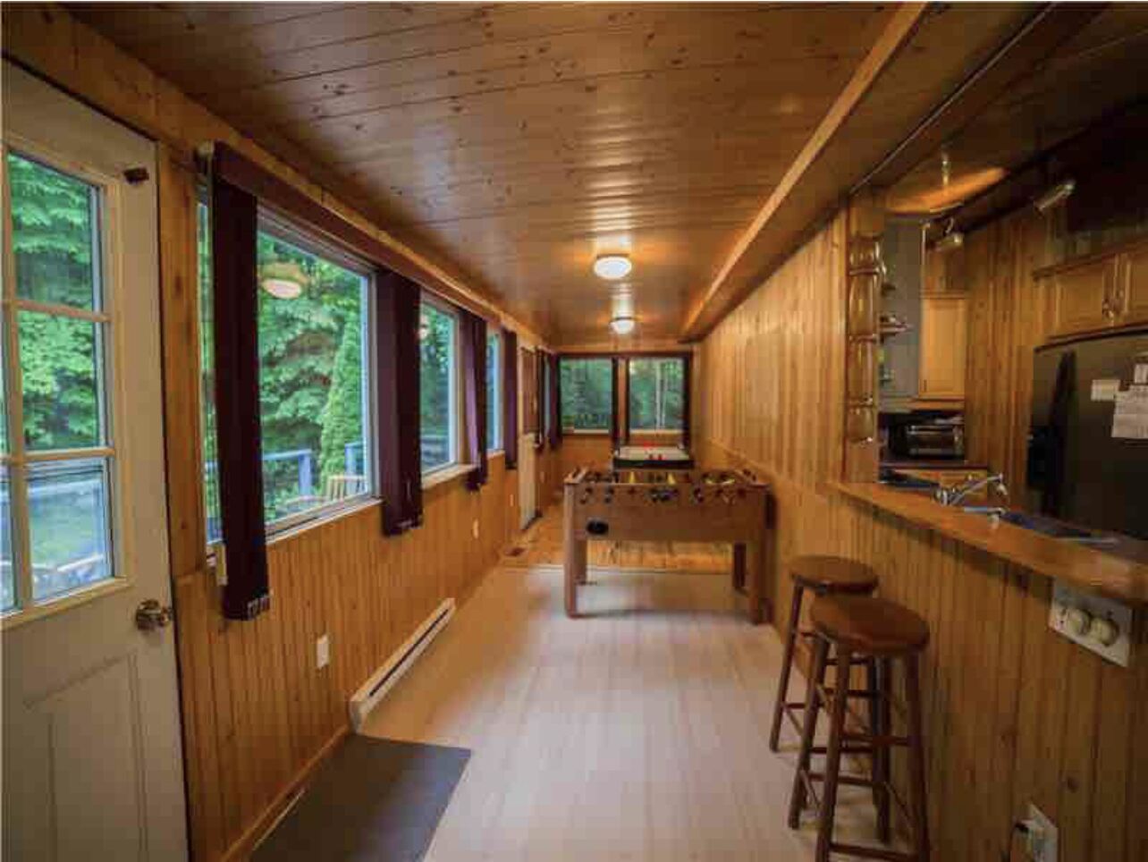 Cozy Lakefront Retreat on 5 Acres