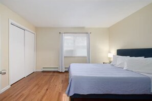 1 bedroom, desk, iron/ironing board, free WiFi - Comfy and Equipped for a Small Family - Webster Hill Suite1E (New Britain)