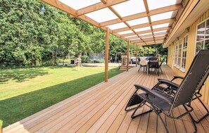 Outdoor dining - Gorgeous home in örkelljunga with WiFi (Örkelljunga)
