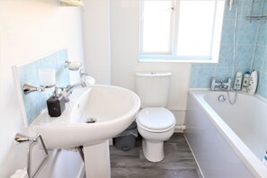 Combined shower/tub, towels, soap, shampoo