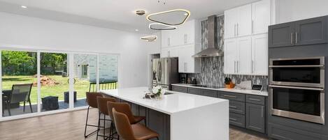 ثلاجة، ميكروويف، فرن، موقد طهي مسطح