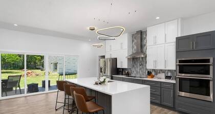 Spacious 6BR Gateway w/ Two Houses & Pool