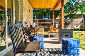 Outdoor dining - Spacious 6BR Gateway w/ Two Houses & Pool (Cedar Park)