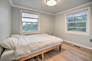 2 bedrooms, desk, free WiFi, bed sheets