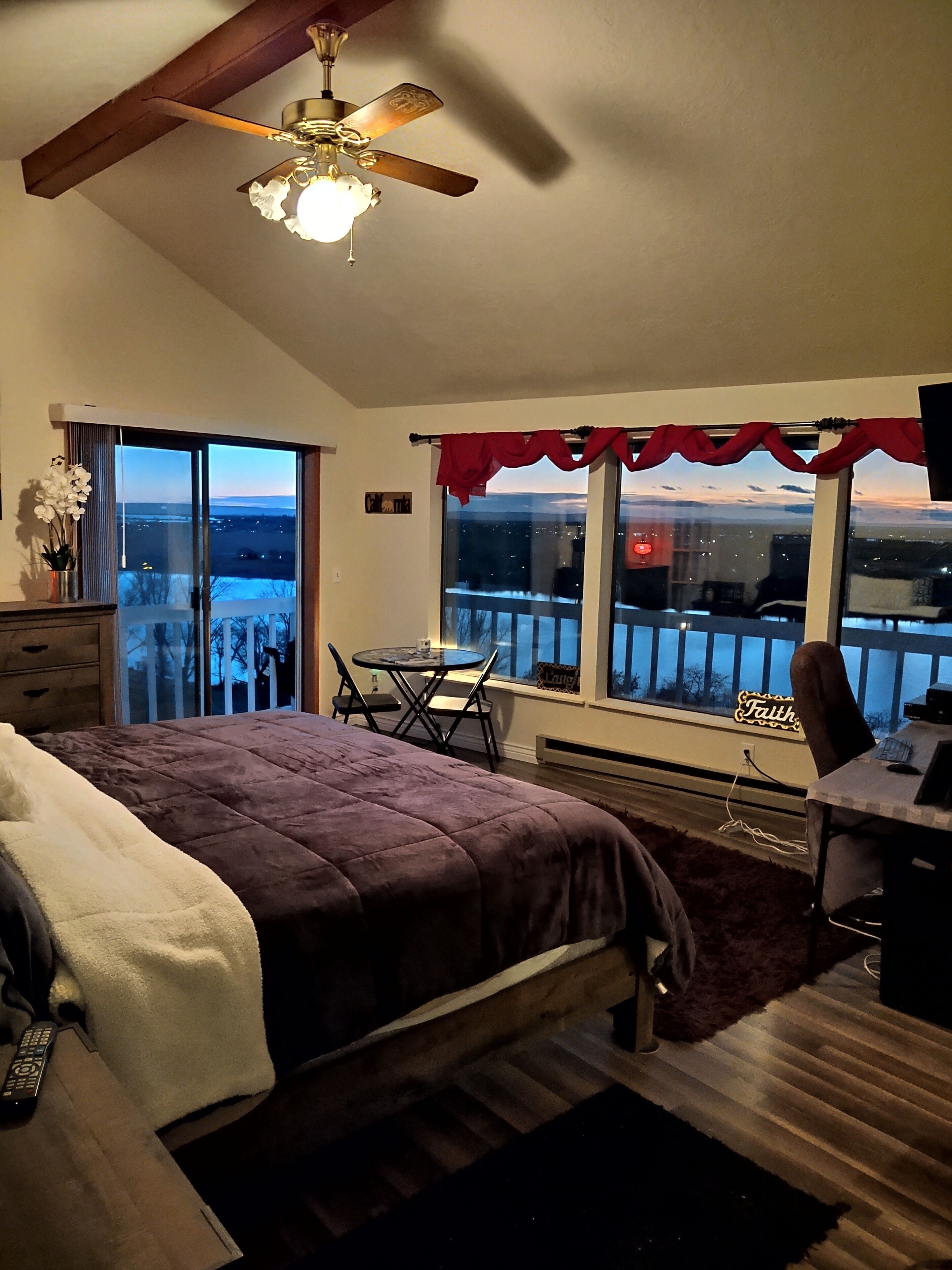 5 habitaciones, escritorio, tabla de planchar con plancha y wifi gratis 