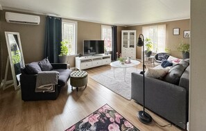 TV - Cozy home in åmål with WiFi (Åmål)