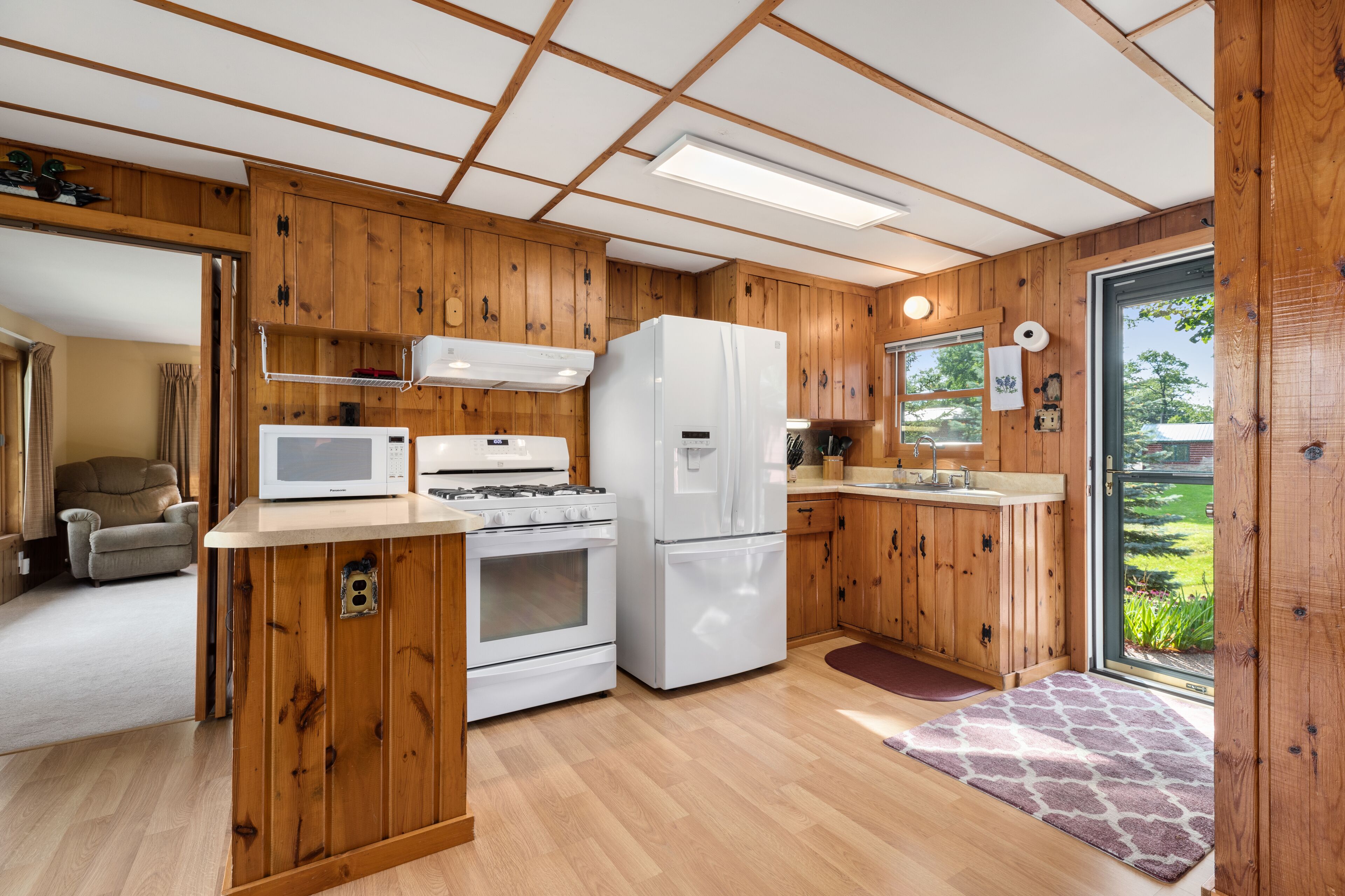 Unbeatable location! Snowmobile the Paul Bunyan Trail, Ice Fishing & Shopping! 