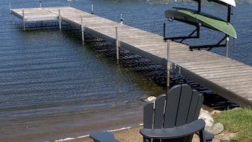 Beach nearby, sun-loungers, beach towels