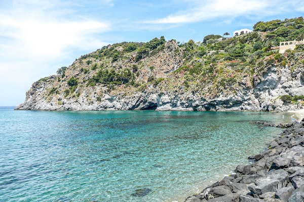 Una spiaggia nelle vicinanze
