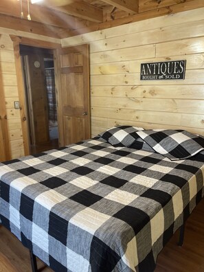 6 bedrooms, desk, free WiFi, bed sheets