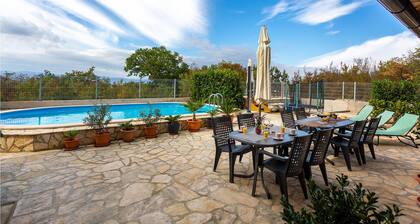 Cozy apartment in Sveti Vid-Miholjice