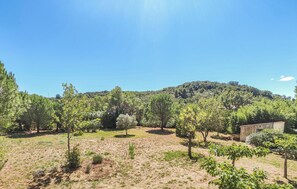 Property grounds - 3 bedroom nice home in Fouzilhon (Fouzilhon)