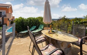 Outdoor dining - Amazing apartment in Sveti Vid-Miholjice (Sveti Vid-Miholjice)