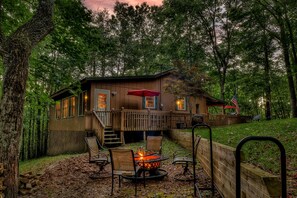 Terrace/patio - Blue Ridge Cabin: Spring into Summer (Blue Ridge)