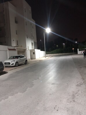 المنطقة المحيطة بالمنشأة