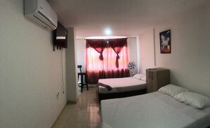 6 Schlafzimmer, Schreibtisch, kostenloses WLAN, Bettwäsche