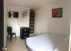 6 Schlafzimmer, Schreibtisch, kostenloses WLAN, Bettwäsche