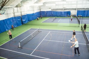 Sports court - Cozy 4BR Escape in Amenity Filled Hideout (Lake Ariel)