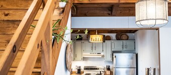 Cozy 4BR Escape in Amenity Filled Hideout