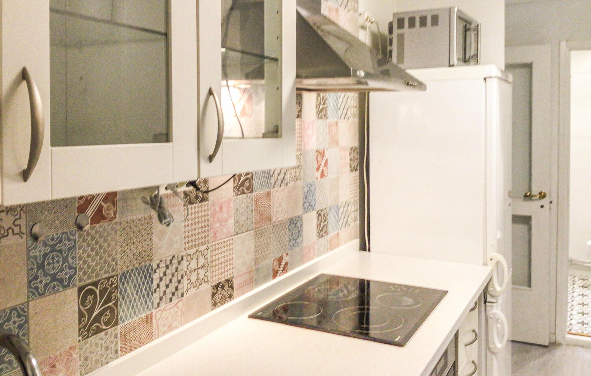 Réfrigérateur, plaque de cuisson, lave-vaisselle, cafetière/bouilloire